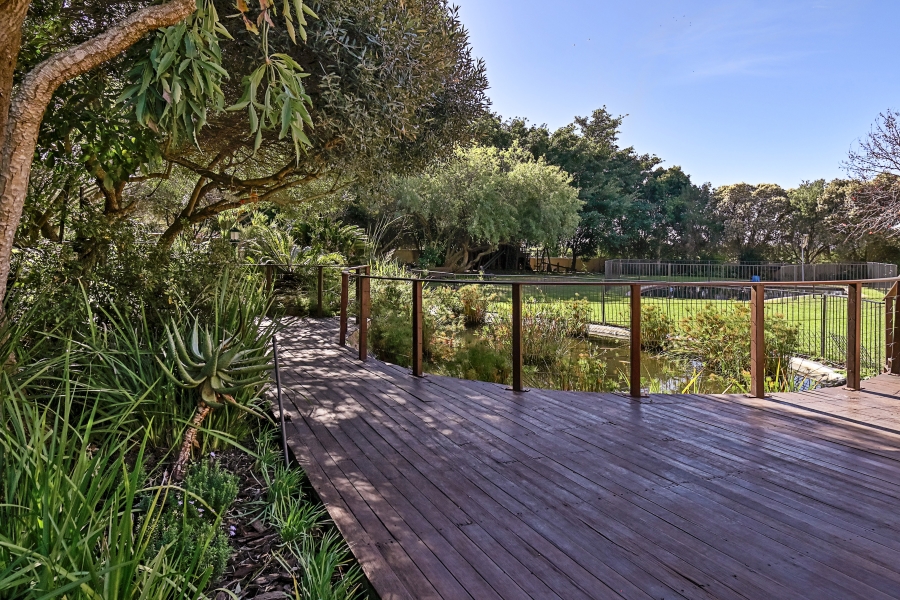7 Bedroom Property for Sale in Zwaanswyk Western Cape